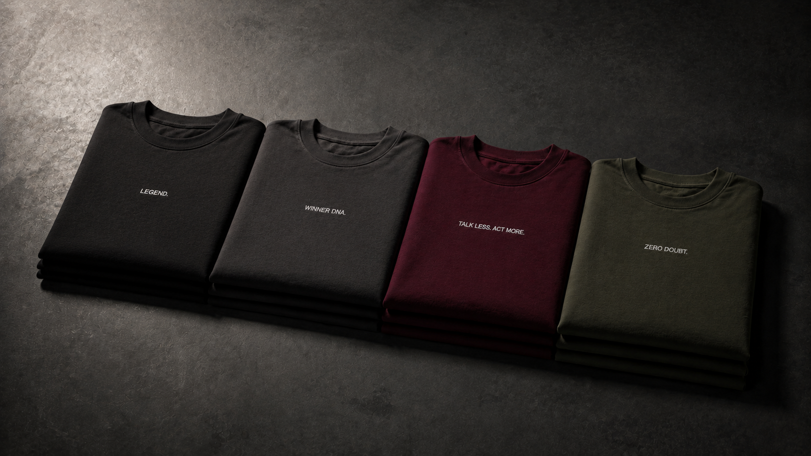 Vier gefaltete Heavy Oversize T-Shirts in Schwarz, Anthrazit, Burgundy und Olivgrün