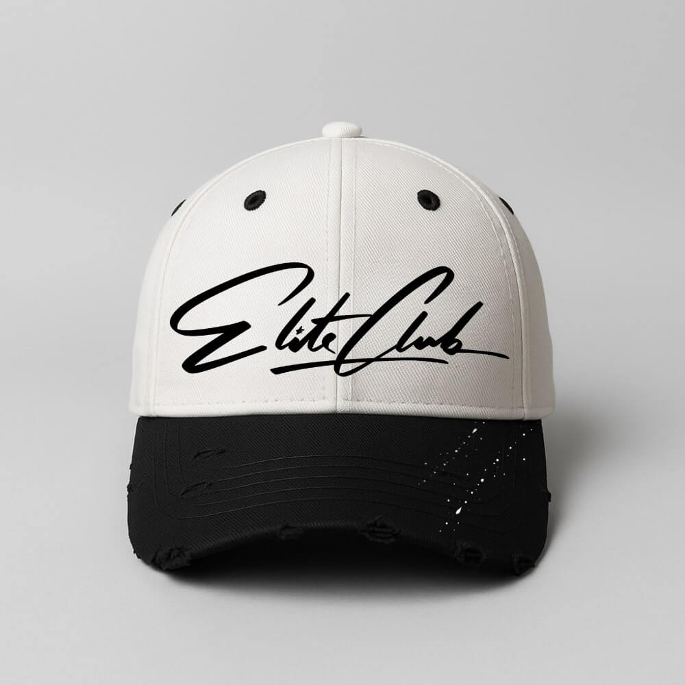 Zweifarbige Cap mit weißem Oberteil und schwarzem Schirm, schwarzem Elite Club Sticklogo, Distressed-Details und weißen Farbspritzern am Schirm