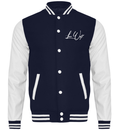Dunkelblaue Herren College Jacke stylisch und bequem veredelt mit einem Lone Wolf Kalligraphie Design 