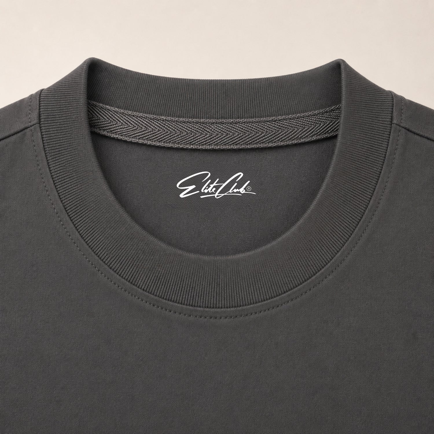 Oversize T-Shirt Baumwolle Anthrazit WINNER DNA Herren – Nahaufnahme verstärkter Rundhalsausschnitt