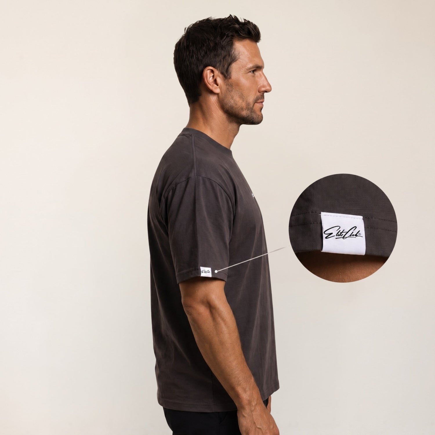 Heavy Oversize T-Shirt Herren 100% Baumwolle Anthrazit BORN TO PERFORM – Seitenansicht mit Elite Club Ärmel-Label