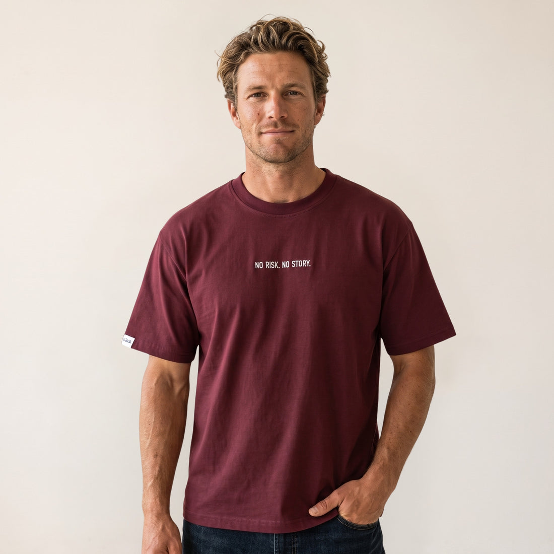 Heavy Oversize T-Shirt Herren 100% Baumwolle Burgundy NO RISK NO STORY – Frontalansicht Model