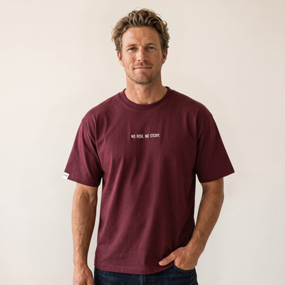 Heavy Oversize T-Shirt Herren 100% Baumwolle Burgundy NO RISK NO STORY – Frontalansicht Model
