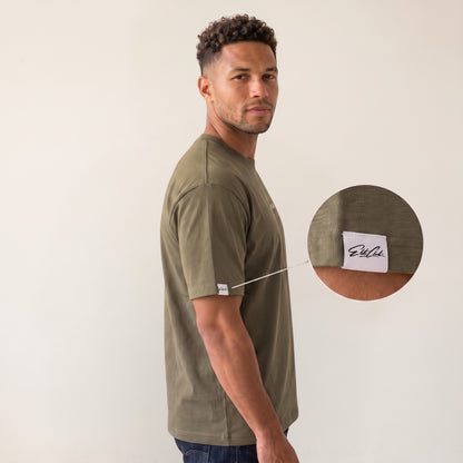 Heavy Oversize T-Shirt Herren 100% Baumwolle Olivgrün ALPHA MOOD – Seitenansicht mit Elite Club Ärmel-Label