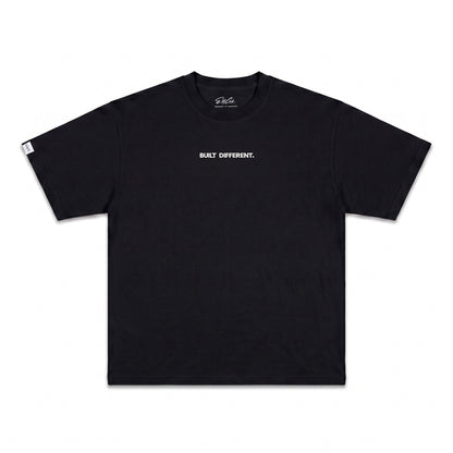 Heavy Oversize T-Shirt Herren 100% Baumwolle Schwarz BUILT DIFFERENT – Produktfoto freigestellt