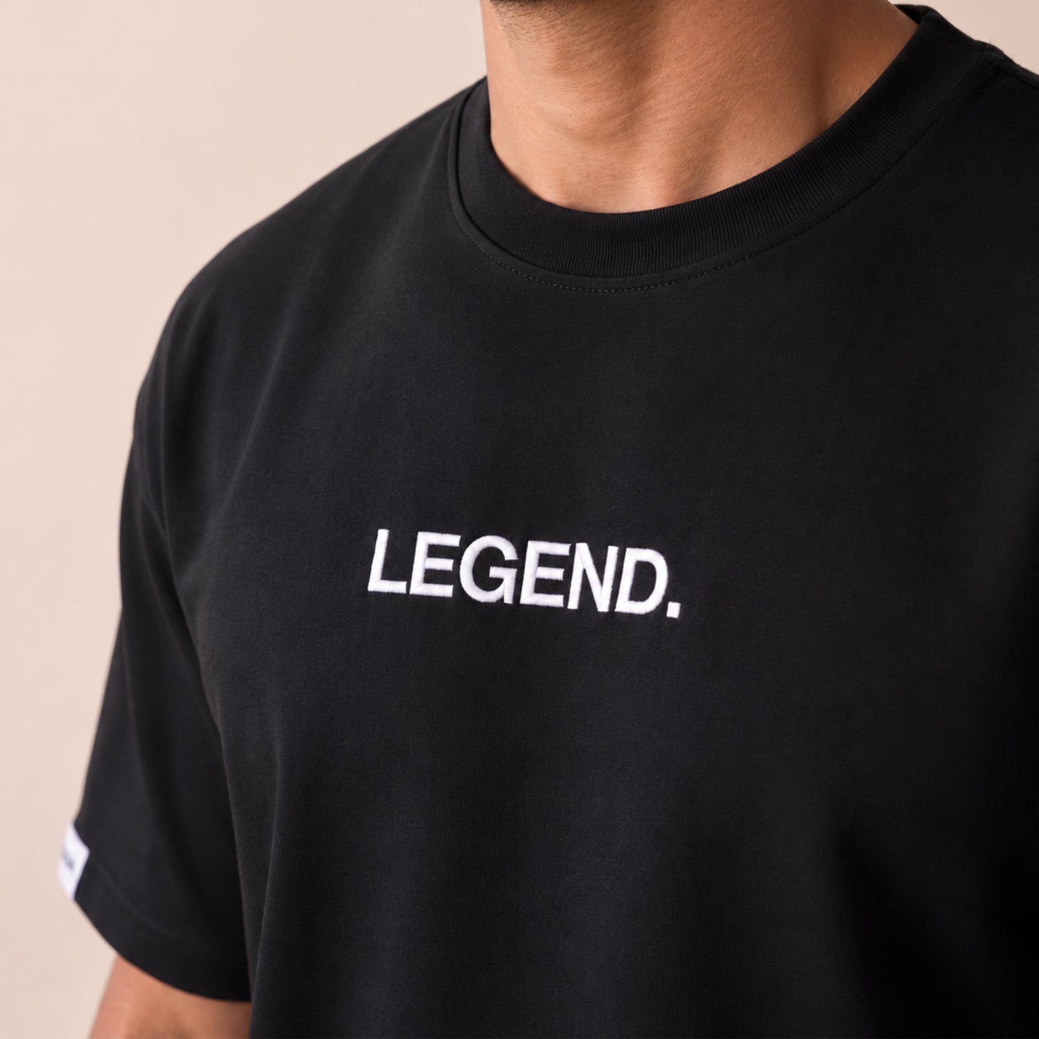 Heavy Oversize T-Shirt Herren 100% Baumwolle Schwarz LEGEND – Nahaufnahme Bruststickerei