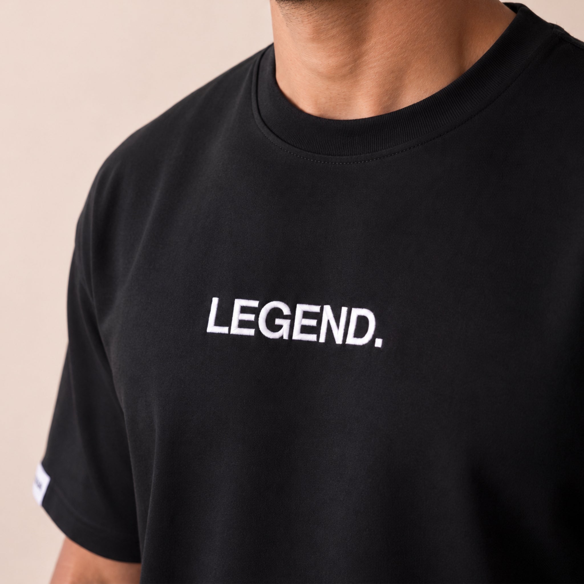 Heavy Oversize T-Shirt Herren 100% Baumwolle Schwarz LEGEND – Nahaufnahme Bruststickerei