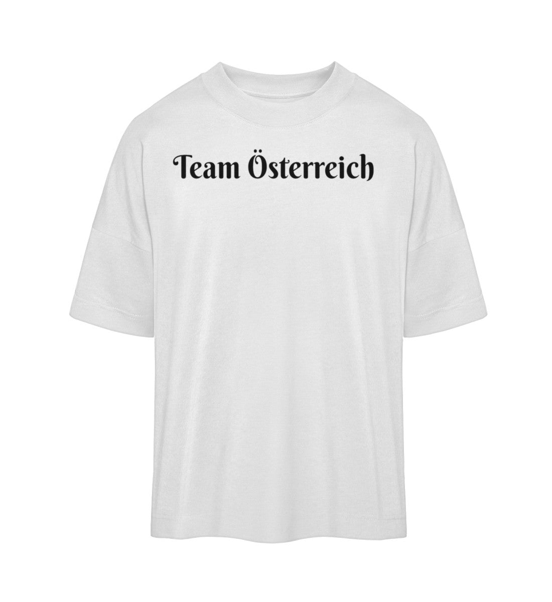 oversized t-shirt aus bio baumwolle veredelt mit einem team österreich design umweltfreundlich hochwertig und bequem 
