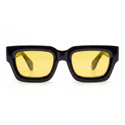 Sonnenbrille Herren mit gelben Gläsern und glänzendem schwarzem Rahmen, Frontansicht