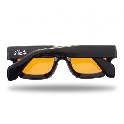 Sonnenbrille Herren mit orangen Gläsern, glänzender Rahmen, Rückansicht mit eingeklappten Bügeln