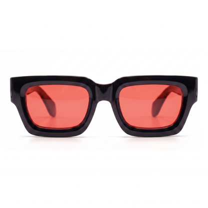 Sonnenbrille Herren mit roten Gläsern und glänzendem schwarzem Rahmen, Frontansicht