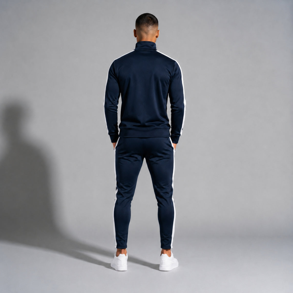Trainingsanzug Herren Navy Slim Fit Tracksuit von Elite Club ®, Rückansicht